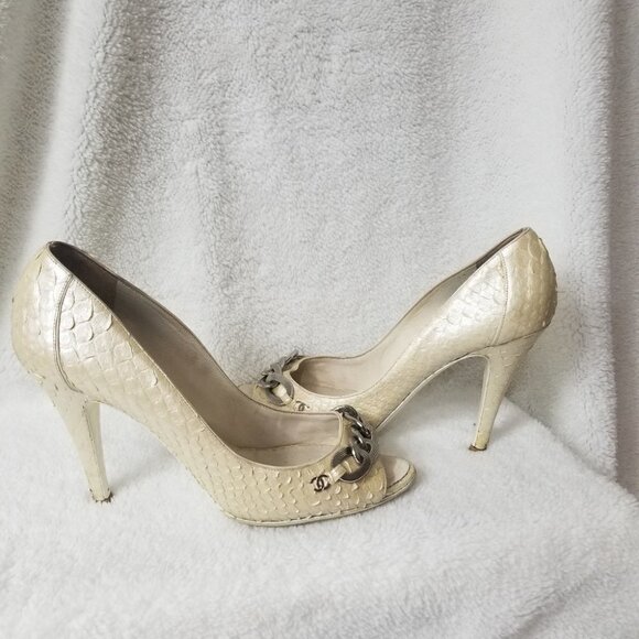 PRICE DROP-CHANEL Ivory Metalic Snake Skin heels - Picture 6 of 13